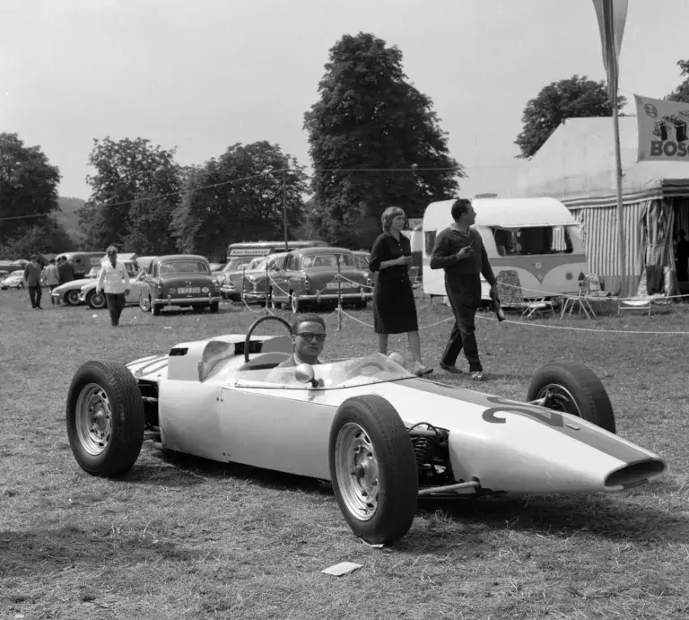 La MBM débarque sur le circuit de Solitude (©archives Monteverdi)