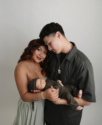 Newborn baby in studio session – Torrance maternity photographer