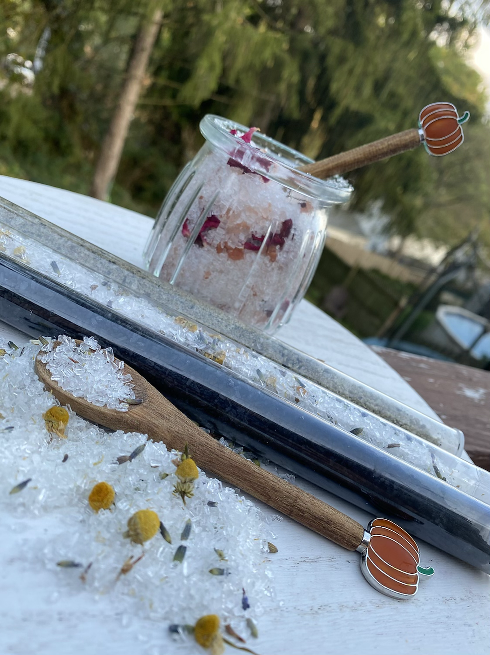 Thumbnail: Red Rose Salt Soak