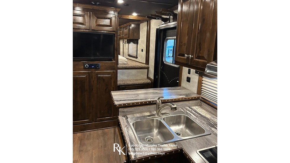 Thumbnail: 2019 Sooner Trailers 34' 4 Horse Slant Gooseneck w/ Bunkbeds
