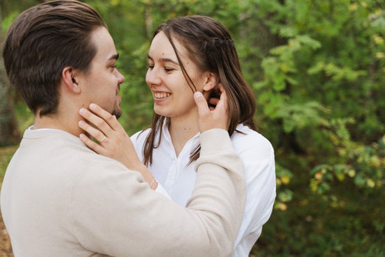 valokuvaaja Jyväskylä Laukaa parikuvaus kihlajaiskuvaus lapsikuvaus perhekuvaus