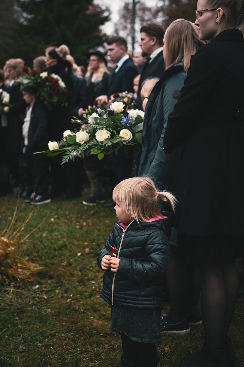 Valokuvaaja HelmiinaKlasila Laukaa Jyväskylä hautajaiset hautajaiskuvaus dokumentaarinen kuvaus