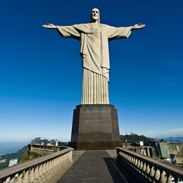 Braços abertos sobre a Guanabara