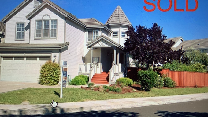 Contemporary style home in Kensington community!