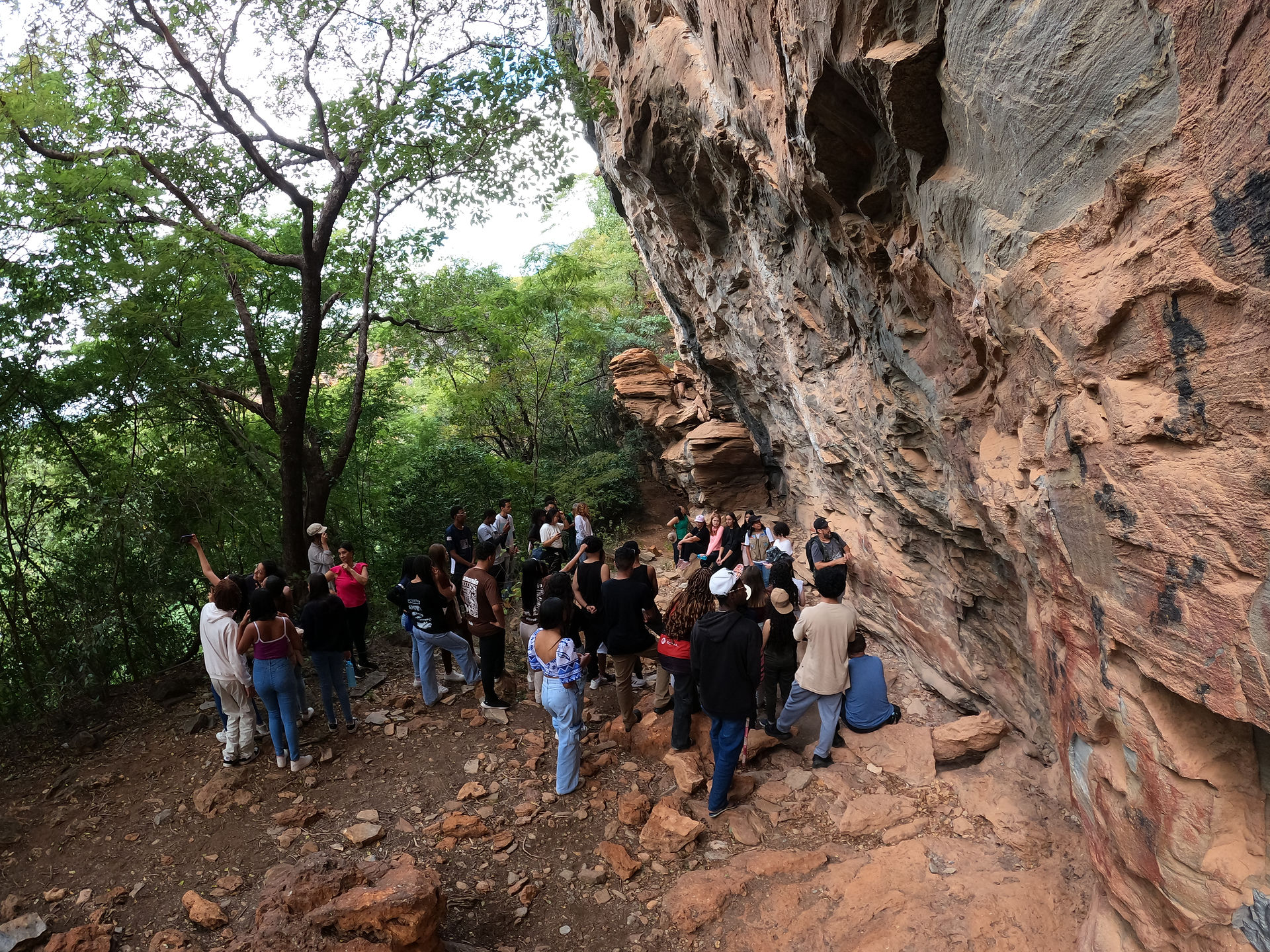 Visita a Lapa da Sucupira, importante sitio arqueológico da região.