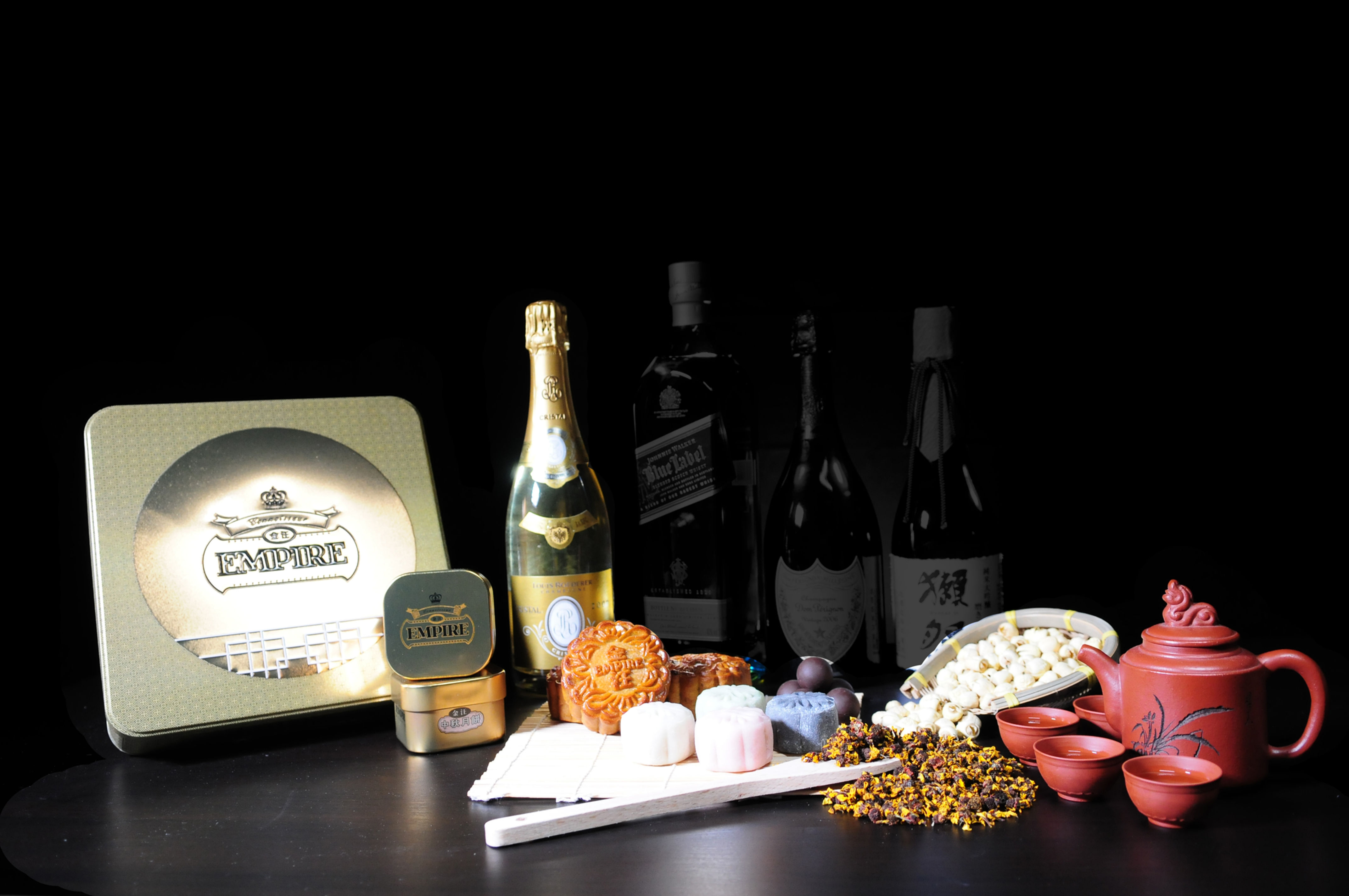 Lady Chang’er Snow Skin Chuao Criollo infused with Cristal Champagne Mooncake