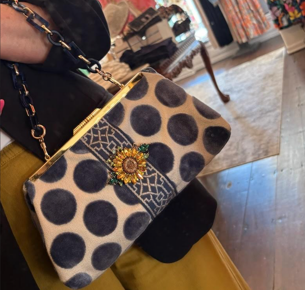 Unveiling the Timeless Elegance of the Lesley Ellen Hand Bag