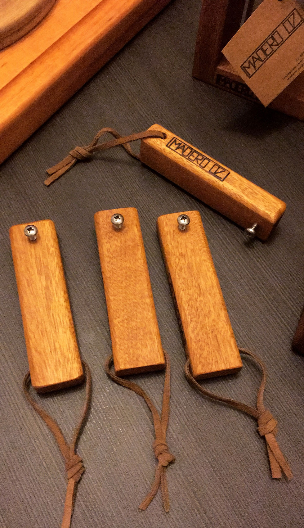 Abridor de Garrafa retrô em madeira