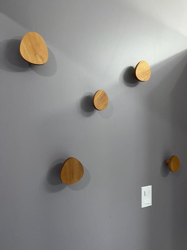 Cabideiros de parede em madeira