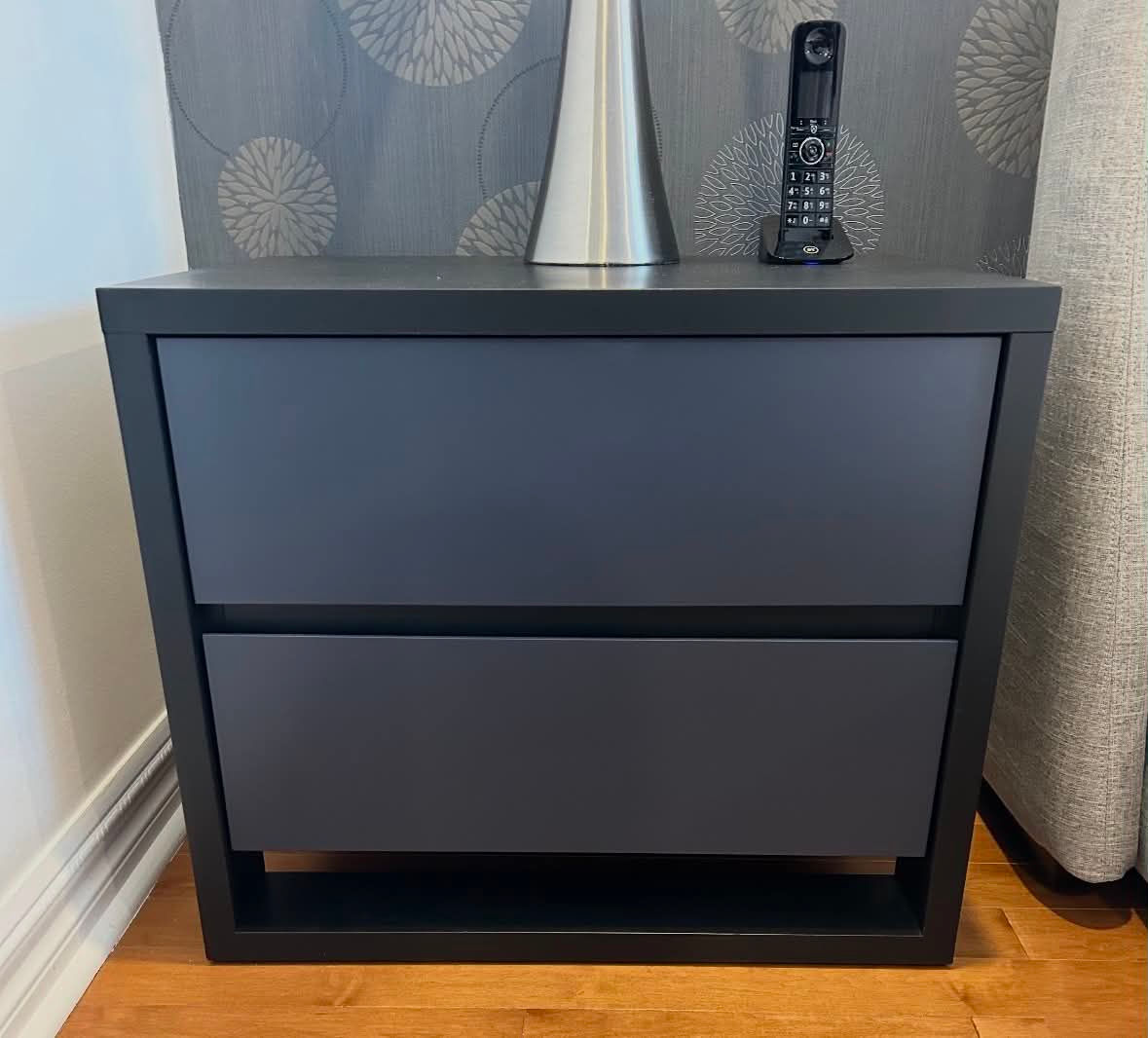 Set de chambre restauré en noir et gris anthracite