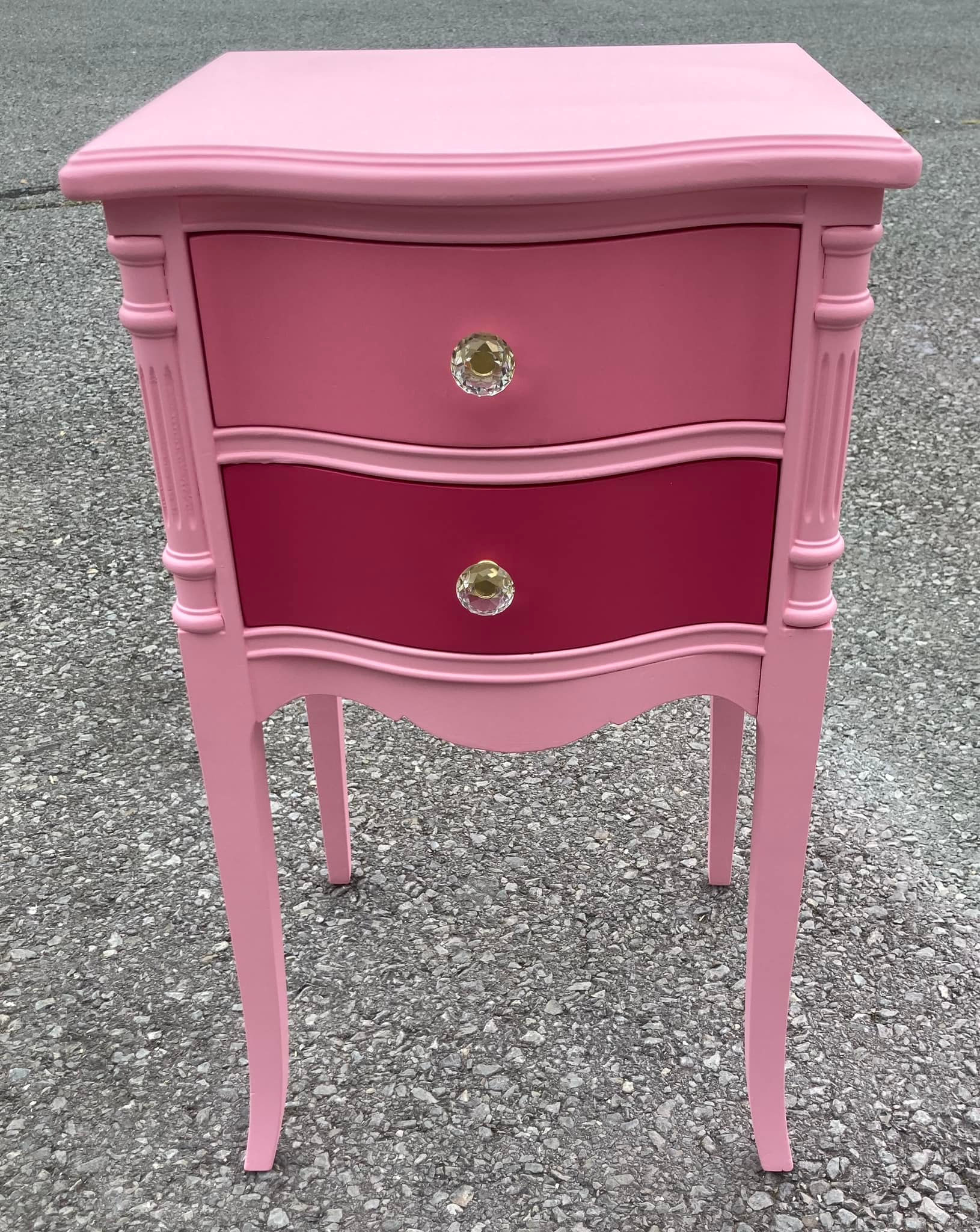 Table de chevet 2 tiroirs de la collection "Barbie"