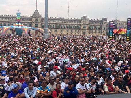 Vámonos a bailar de nuevo! Baile masivo de sonideros en el Zócalo.