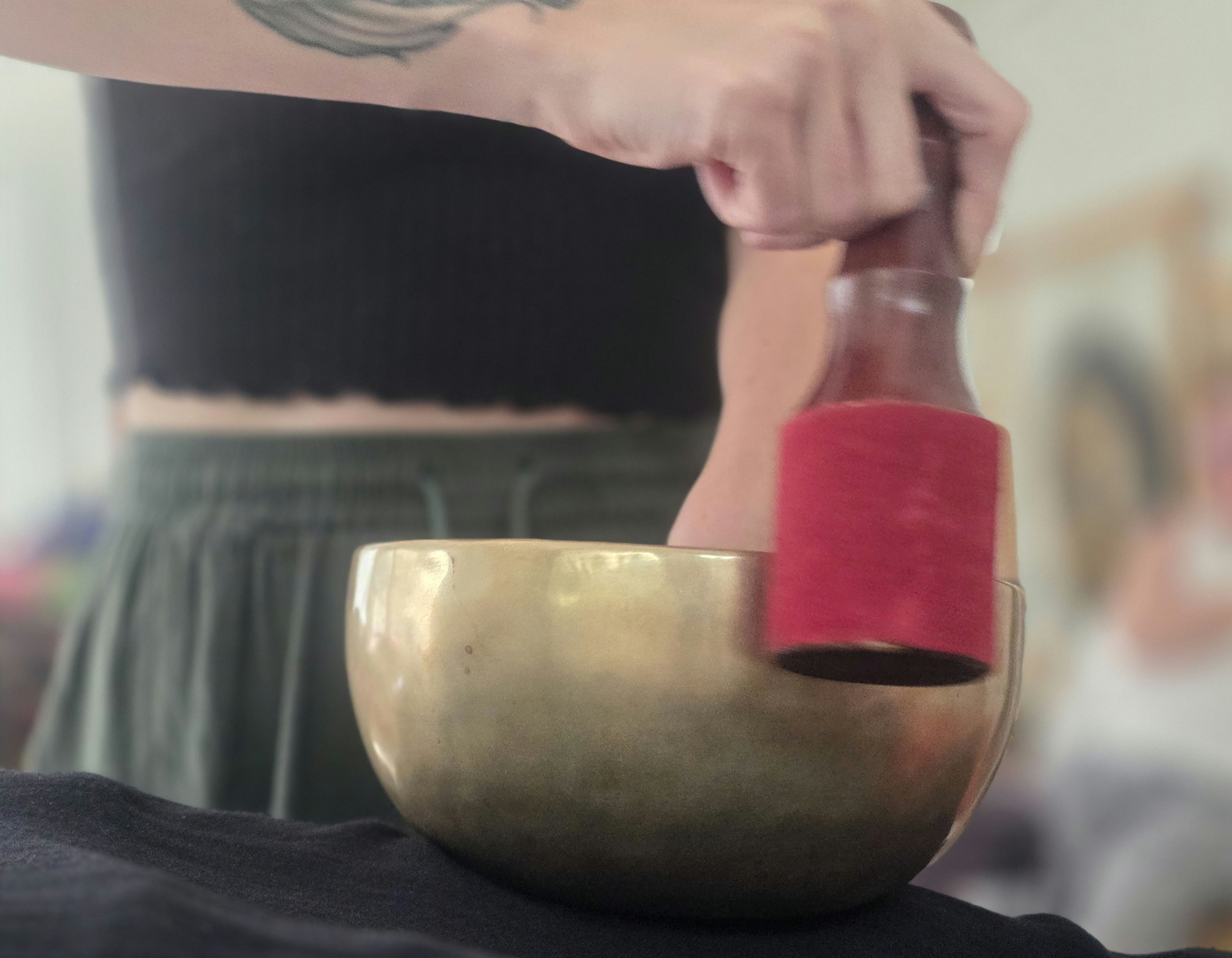 Le soin Harmonie des Fréquences associe massage, bols tibétains et diapasons à Houdeng-Goegnies. Un soin énergétique vibratoire pour rééquilibrer le corps et apaiser l’esprit.