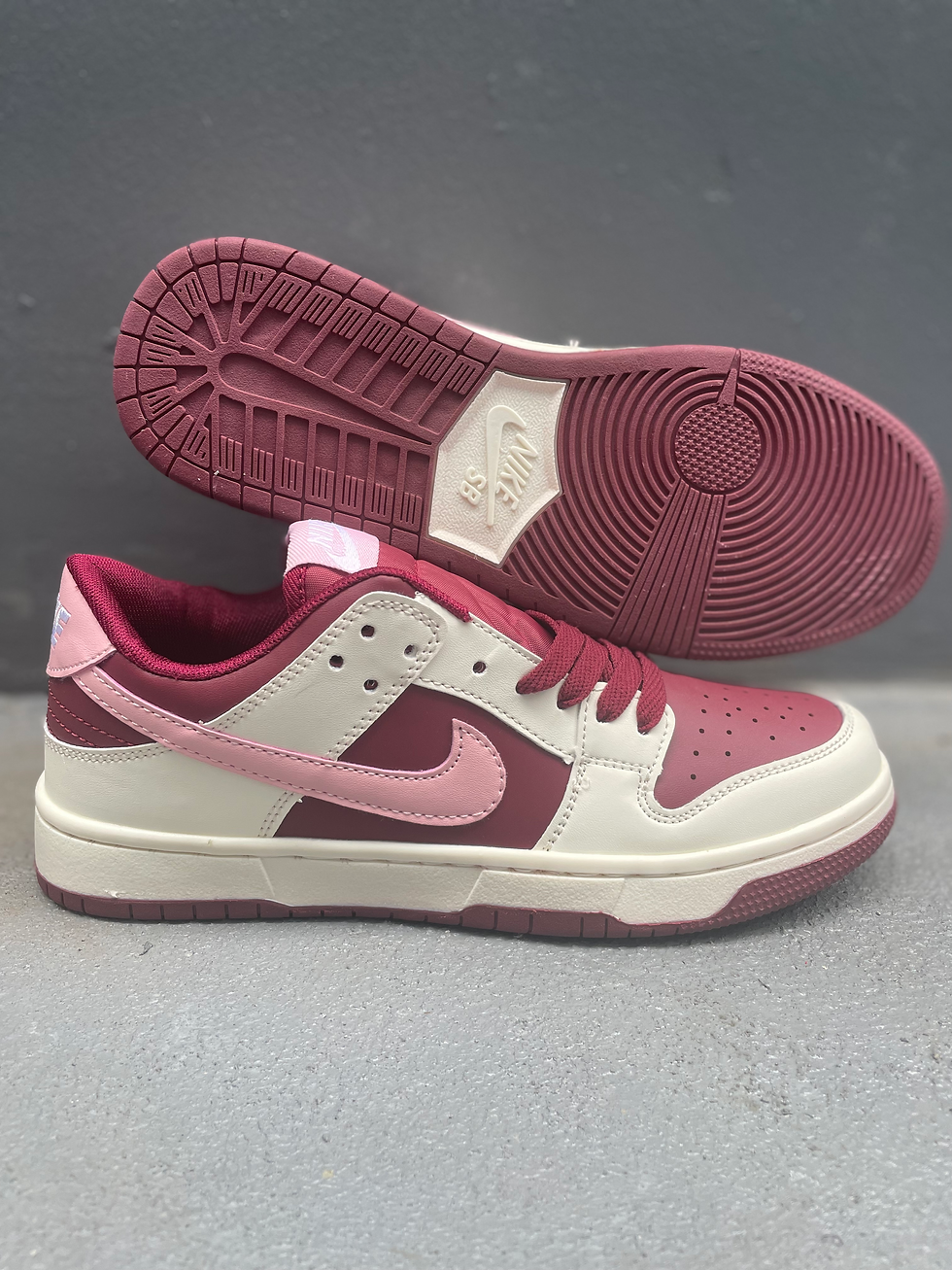 Thumbnail: Nike SB Dunk Valentine’s Day