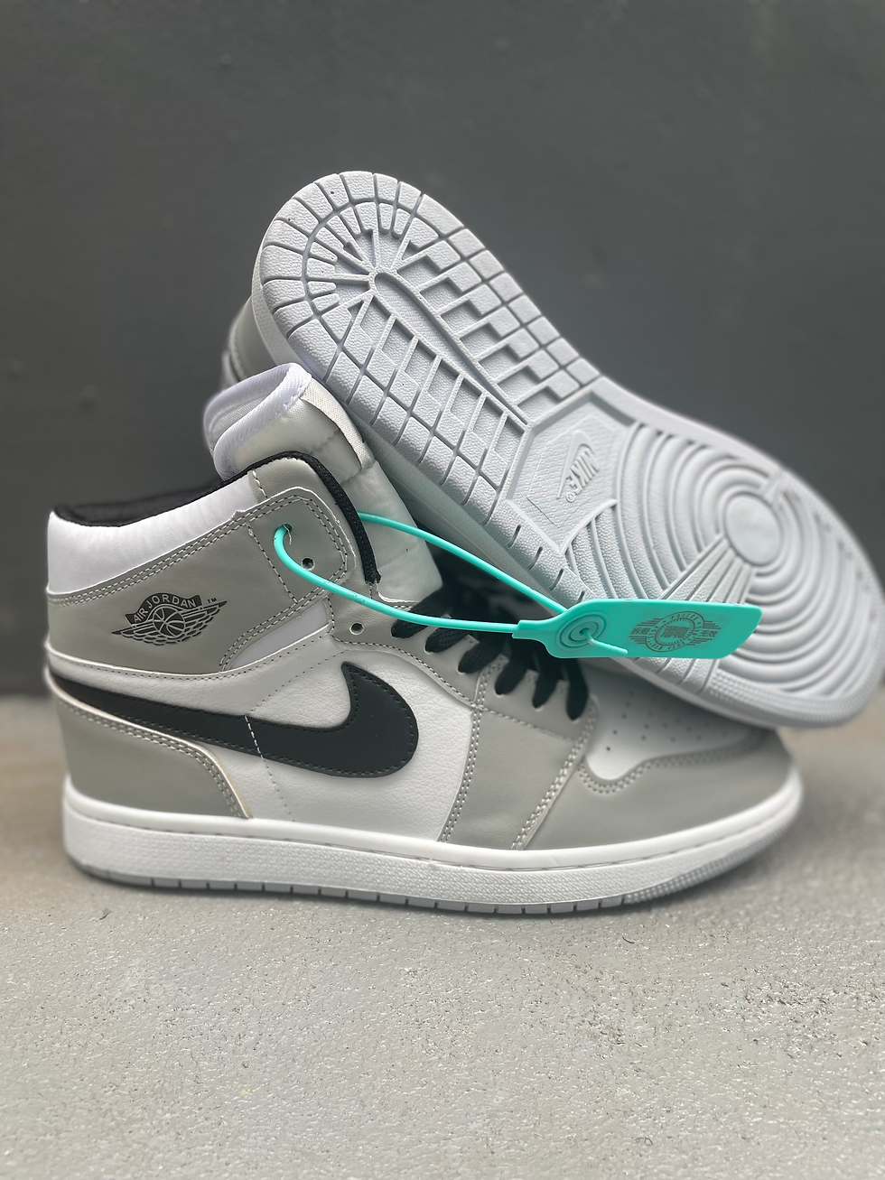 Thumbnail: Nike Air Jordan 1 Smoke Grey High