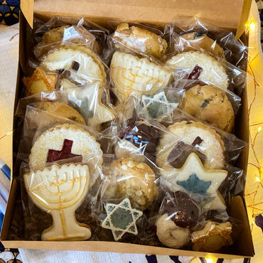 Make the Perfect Channukah Cookie Gift Box
