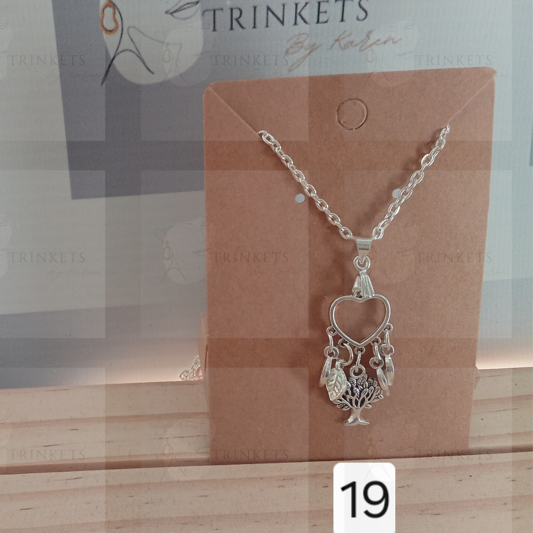 Hearyt leaf necklace