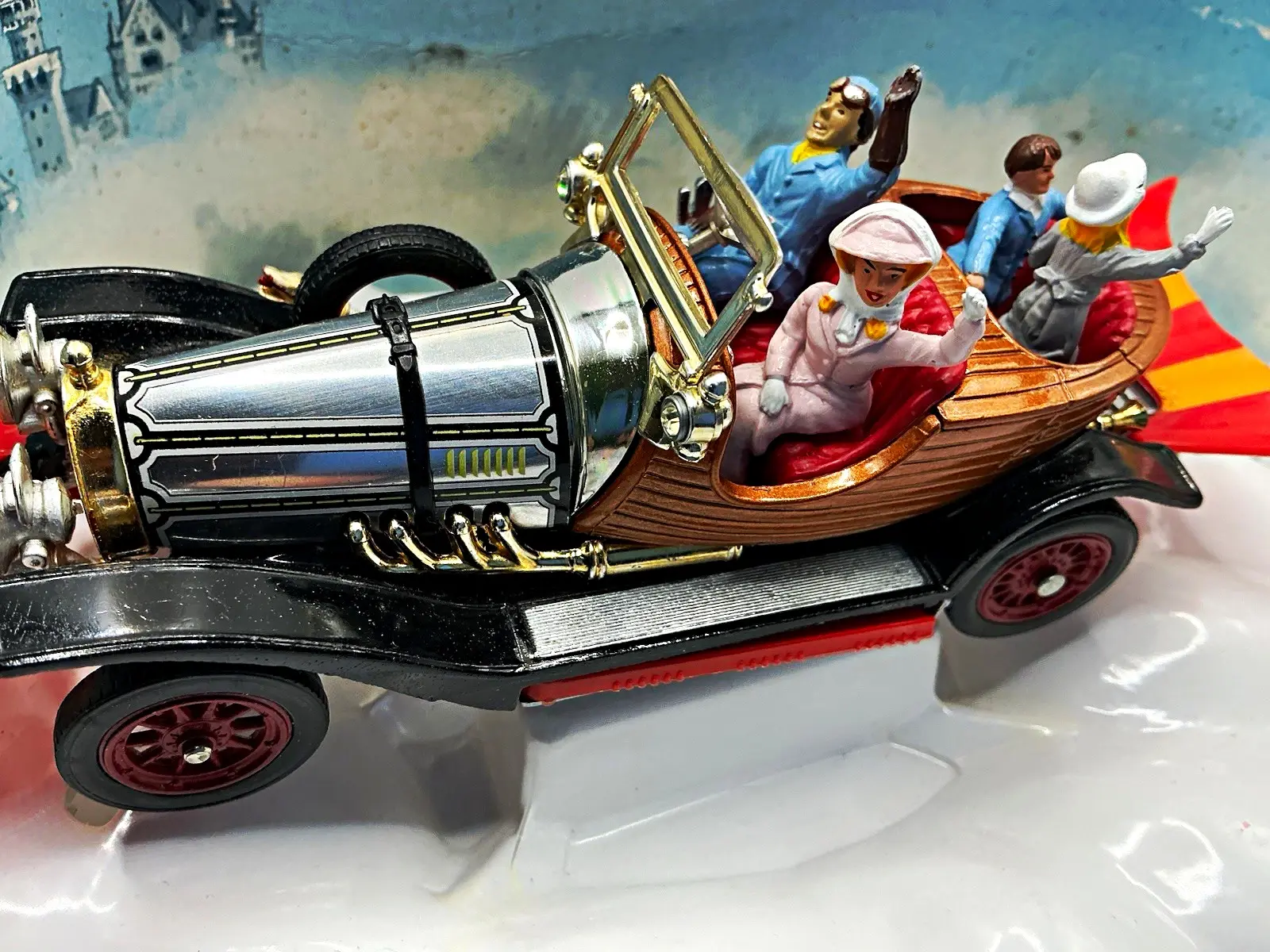 Corgi Toys 266 Chitty Chitty Bang Bang 1967 Boxed WORKING Wings 4 Figures