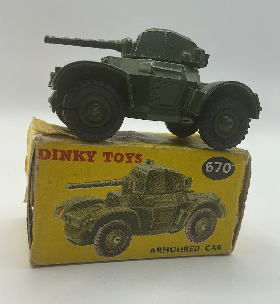 Vintage Dinky Toys 670 Armoured Car Military Army Green Original Box Meccano