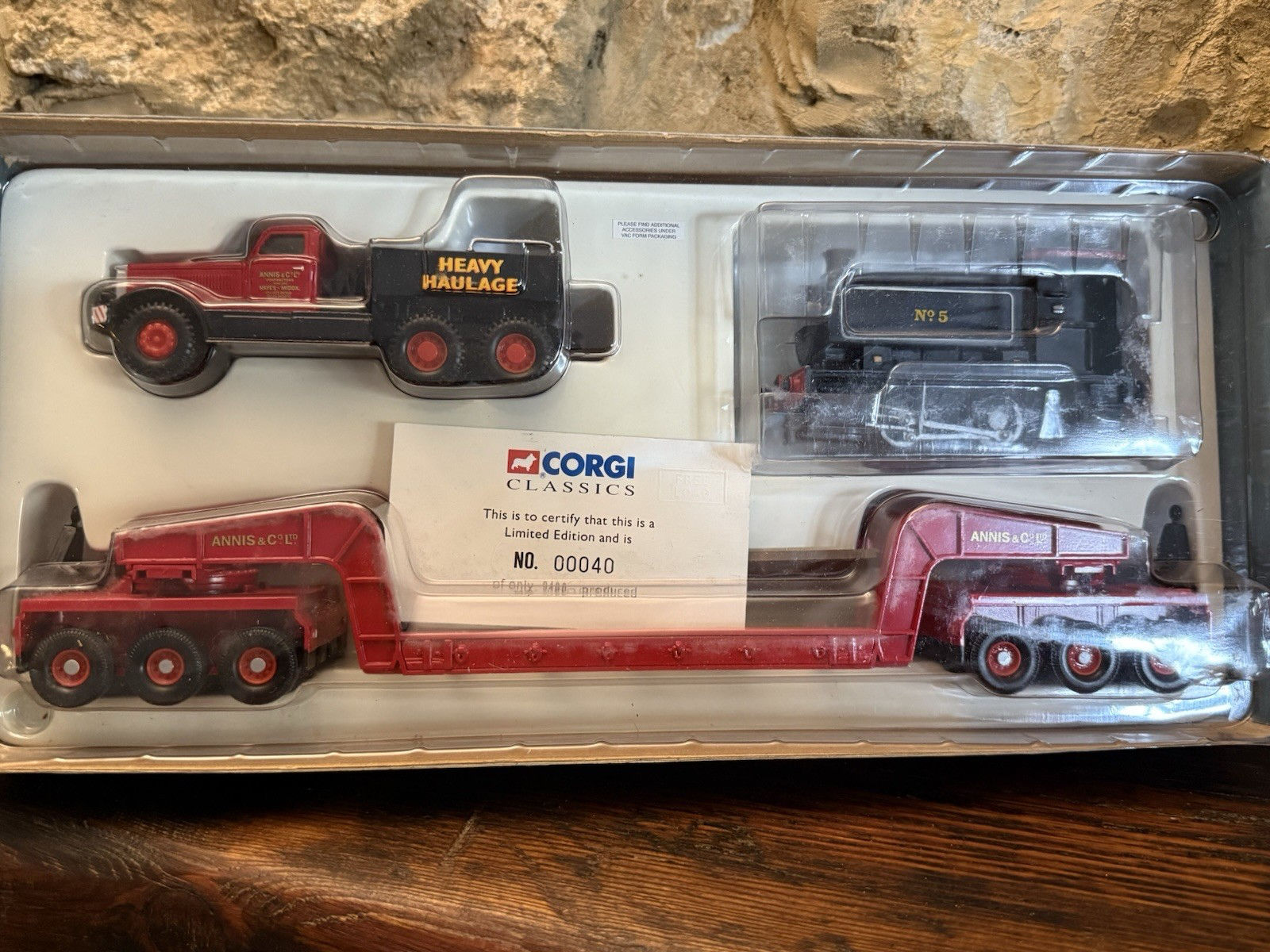 Corgi 17607 Annis & Co Diamond T Ballast & Locomotive Load