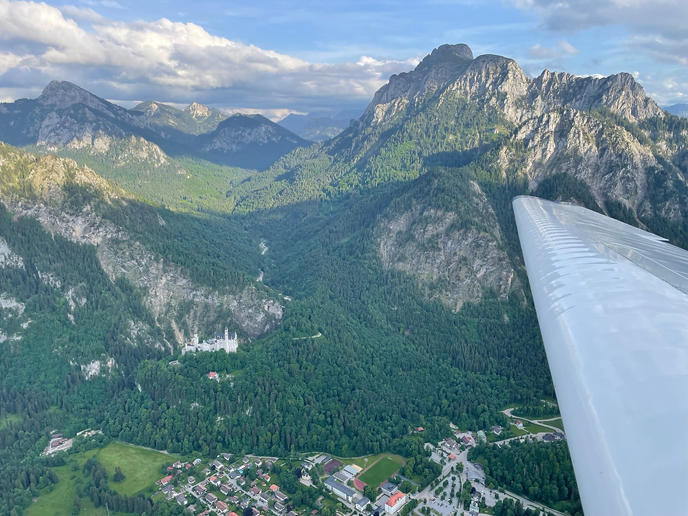 Schloss Neuschwanstein aus der Luft