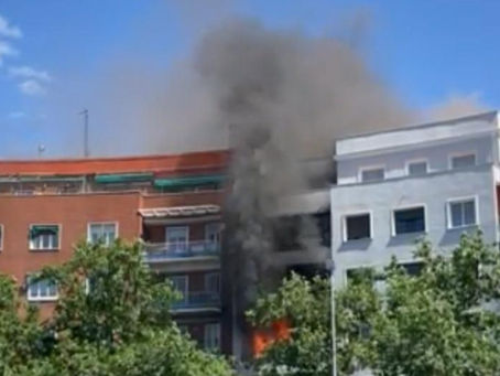 Muere un hombre y otros cuatro resultan heridos en el incendio de una vivienda en Embajadores