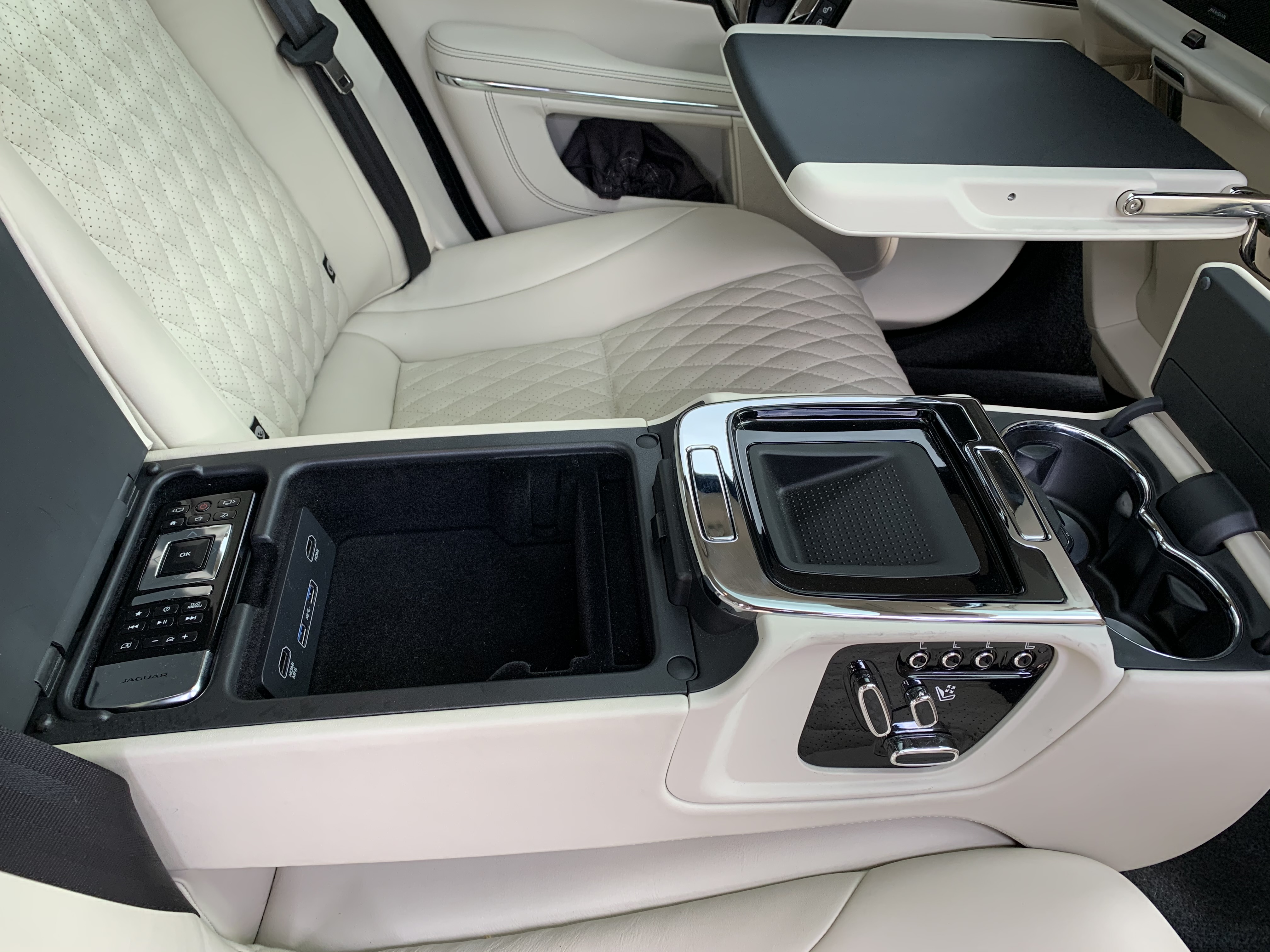 Jaguar XJ L 058