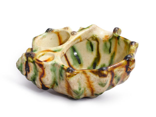 拍賣筆記 vol.301 蘇富比伊勢彥信專場：82.55萬港元成交，唐三彩螺形水丞 - Sotheby’s Ise Sale, A Sancai-Glazed 'Conch' Water Coupe, Tang Dynasty Sold for 825,500 HKD