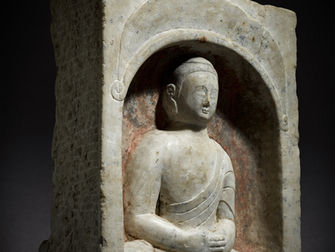 拍賣筆記 vol.181 蘇富比香港:北齊 大理石雕彩繪佛坐像龕 - An extremely rare painted marble niche of a seated Buddha, Northern Qi dynasty