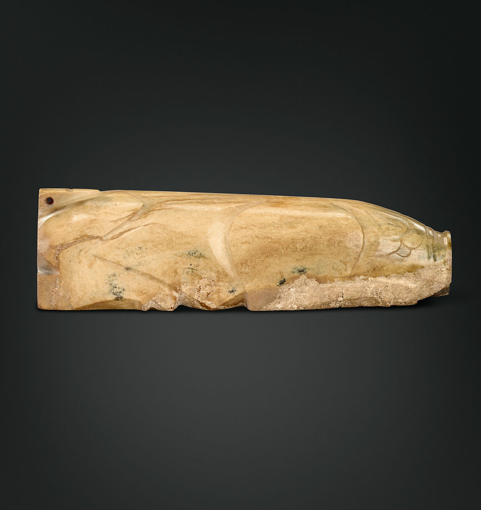 拍賣筆記 vol.239 佳士得紐約:漢代褐玉豬,40640美元成交 - Christie’s NY, A Mottled Russet-Beige Jade Carving Of A Pig, Han Dynasty, Sold For 40640USD / Carved beige stone object with engraved patterns on a dark background. The surface has a smooth texture with small greenish streaks.