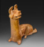 拍賣筆記 vol.238 佳士得紐約:漢代黃釉狗,13970美元成交 - Christie’s NY, A Large Amber-Glazed Red Pottery Figure Of A Recumbent Dog, Han Dynasty, Sold for 13970USD / Clay sculpture of a dog with a long neck and open mouth, in brown tones against a dark gray background.