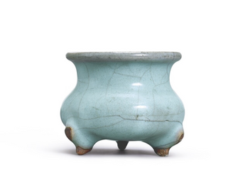 拍賣筆記 Vol.33 小聽颿樓:48萬港元鈞窯天青三足小爐 - Canton Collection, A Small Junyao Tripod Incense Burner