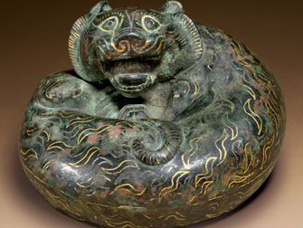 漢代筆記 vol.12 佳士得2010年,錯金銀虎鎮18.25萬美元成交 - A Rare Gold And Silver-Inlaid Bronze Tiger-Form Weight, Eastern Han Dynasty