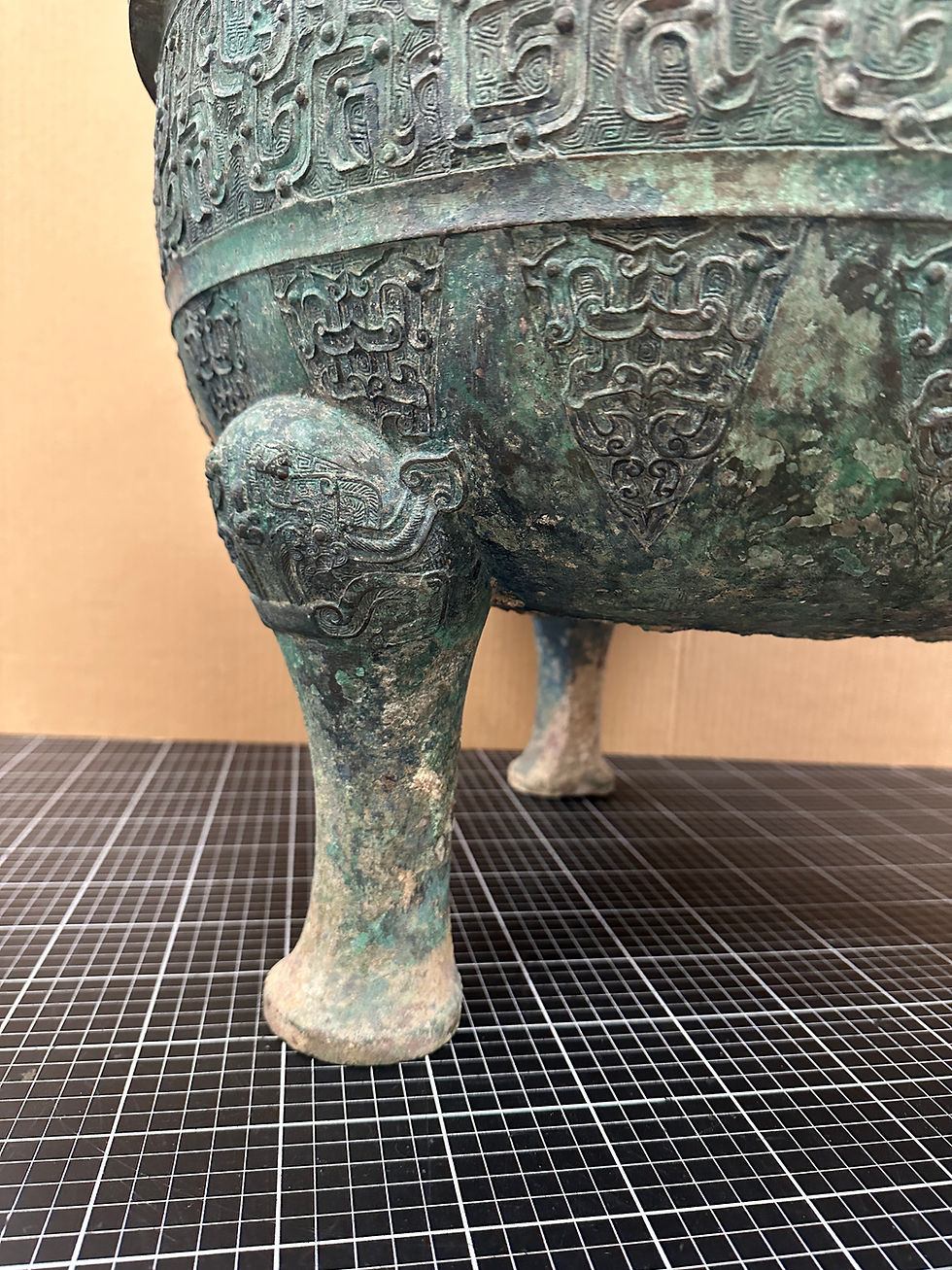 拍賣筆記 vol.278 蘇富比香港:190.5萬港元成交,東周春秋青銅蟠螭紋鼎一對,岡田美術館 - A pair of massive archaic bronze ritual food vessels, ding, Eastern Zhou dynasty, Spring and Autumn period, Sold for 1.905m HKD