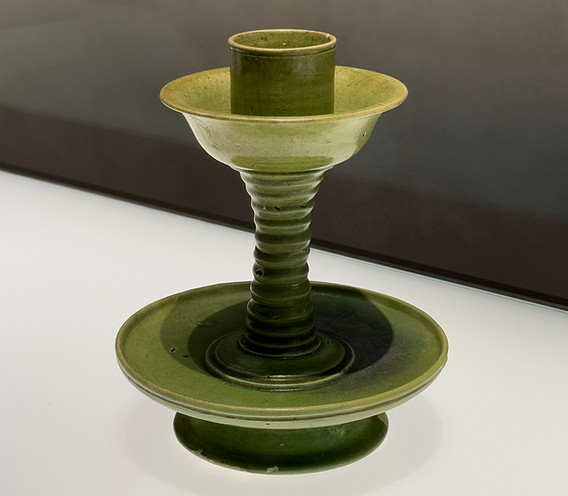 新発売 越窯彫刻鳳型燭台油灯 置物 美術品 現代工芸品 装飾品