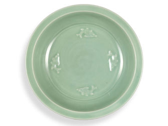 拍賣筆記 vol.230 蘇富比伊勢彥信專場:元龍泉青釉貼四魚折沿大盤 - Sotheby’s Ise Collection, A Rare Longquan Celadon 'Fish' Charger, Yuan dynasty