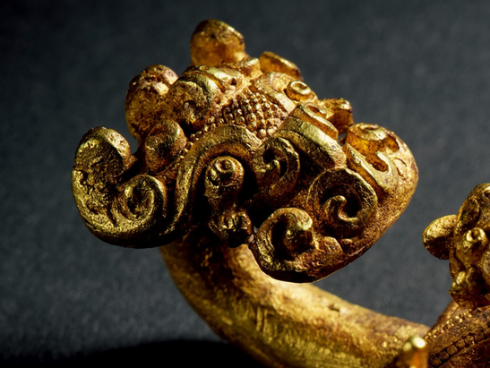 拍賣筆記 vol.77 春秋秦國：純金鏤雕九龍紋帶鉤，嘉德香港396萬港元成交 - Gold 'Nine Dragon' Garment Hook, 3.96m HKD, Guardian HK 2023