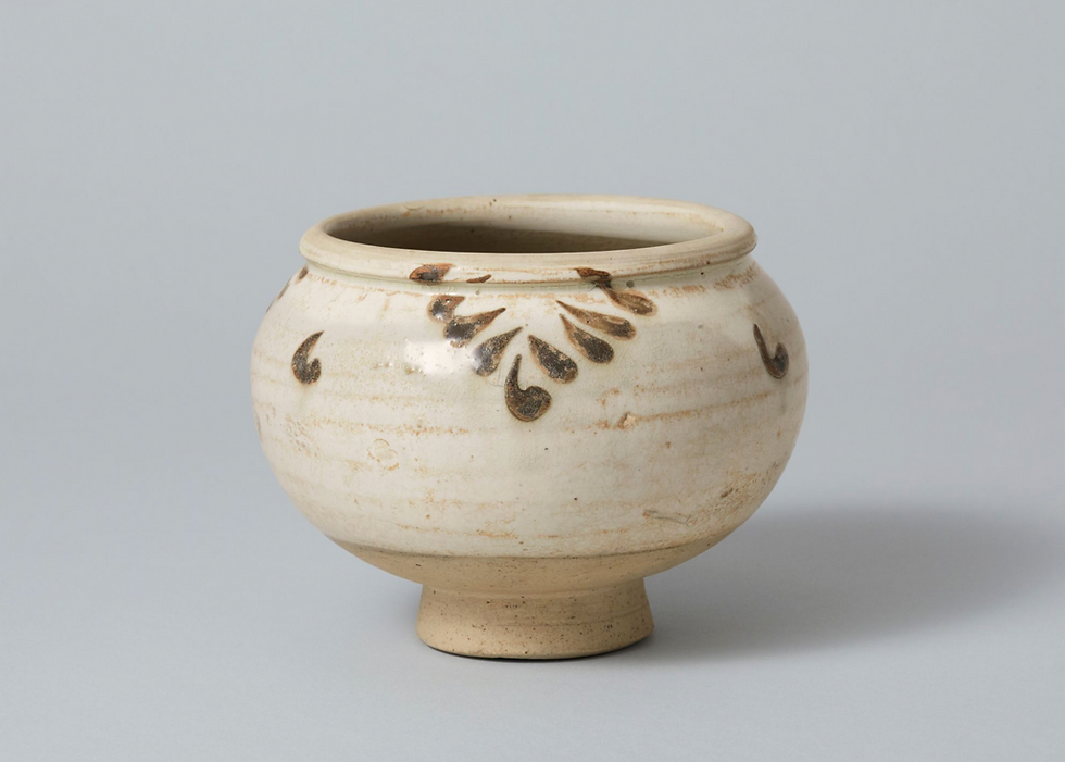 拍賣筆記 vol.362 繭山龍泉堂:售價6萬港元,宋代磁州窯白釉鉄絵鉢 - Mayuyama, White Slipped Bowl With Design In Iron-Black, 1.2m Yen, Song - Jin Dynasty