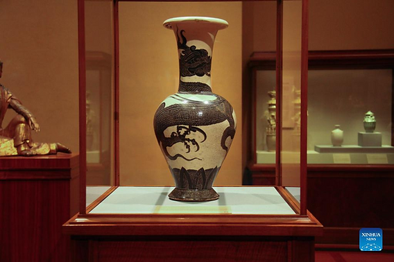 中国陶磁器　宋磁州窯　唐子長頸壺 中国陶磁器 宋磁州窯 唐子長頸壺