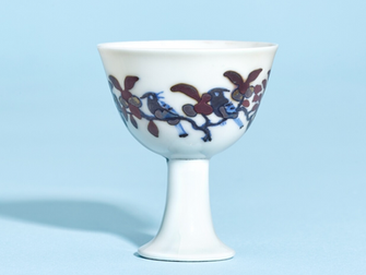 拍賣筆記 Vol.60 明成化 鬪彩果樹雙禽圖高足盃(流拍) - An exceedingly rare doucai 'bird' stem cup, Mark and period of Chenghua