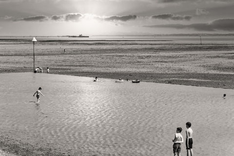 Children play in the water at a seaside location in England. Image (c) Lenny Di Lorenzo.