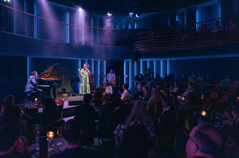 Singer/Songwriter Ego Ella May performs on stage at the Boulevard Theatre, London. Image (c) Lenny Di Lorenzo.