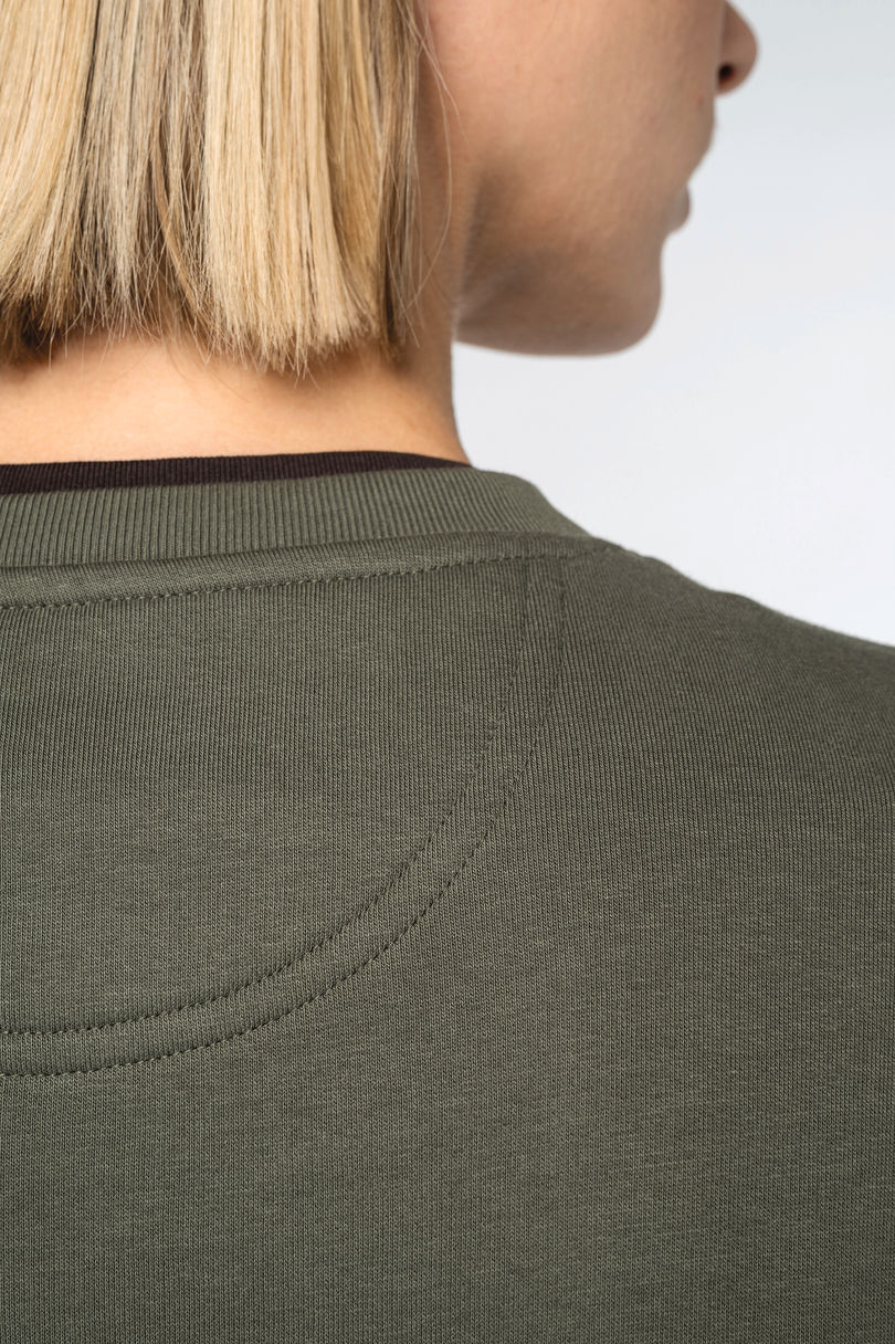 Sweat-shirt écoresponsable à col rond unisexe personnalisé Native Spirit NS443 porté