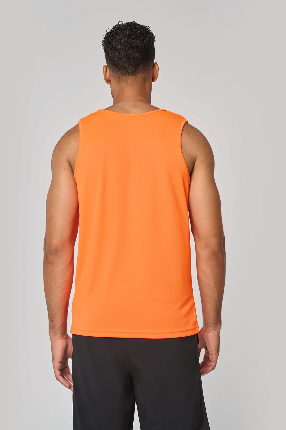 Débardeur de sport homme personnalisé Proact PA441 porté