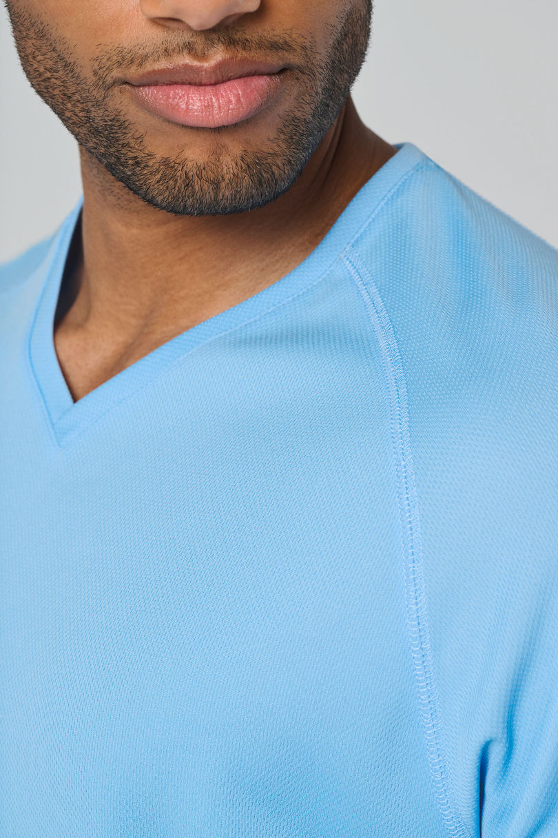 T-shirt de sport manches courtes col V homme personnalisé Proact PA476 porté