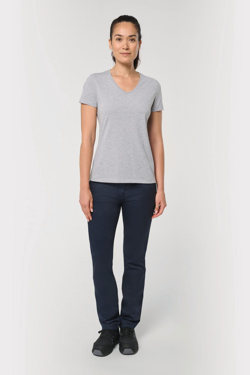 T-shirt écoresponsable col V antibactérien femme personnalisé WK WK317 porté