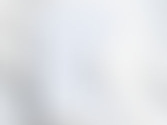 Invitacion de boda con forma ondulada, sobre verjurado crema y lazo de organza