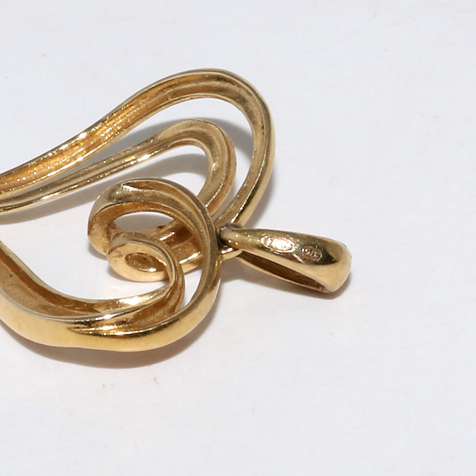 Thumbnail: 9ct Solid Yellow Gold Twist Heart Pendant Hallmarked 375