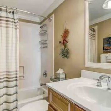 Downtown Tybee Island Condo for rent - shower