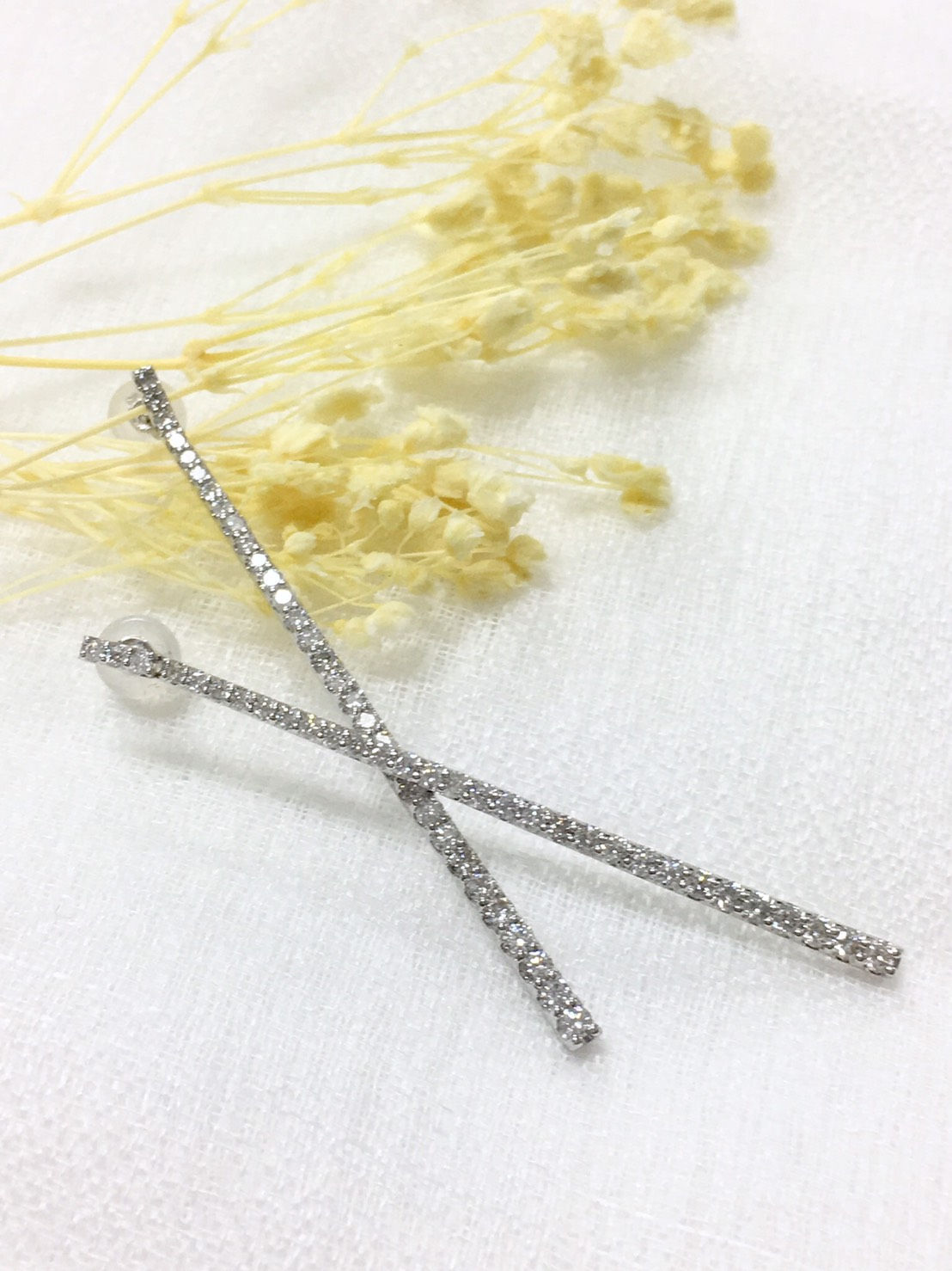 18k白金 優雅垂吊鑽石耳環